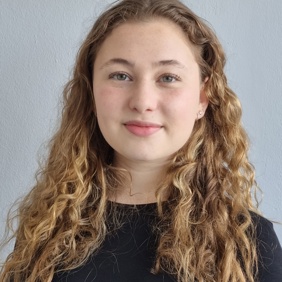 61aa99d7a613117842ab31ae_EmmaRose - Headshot