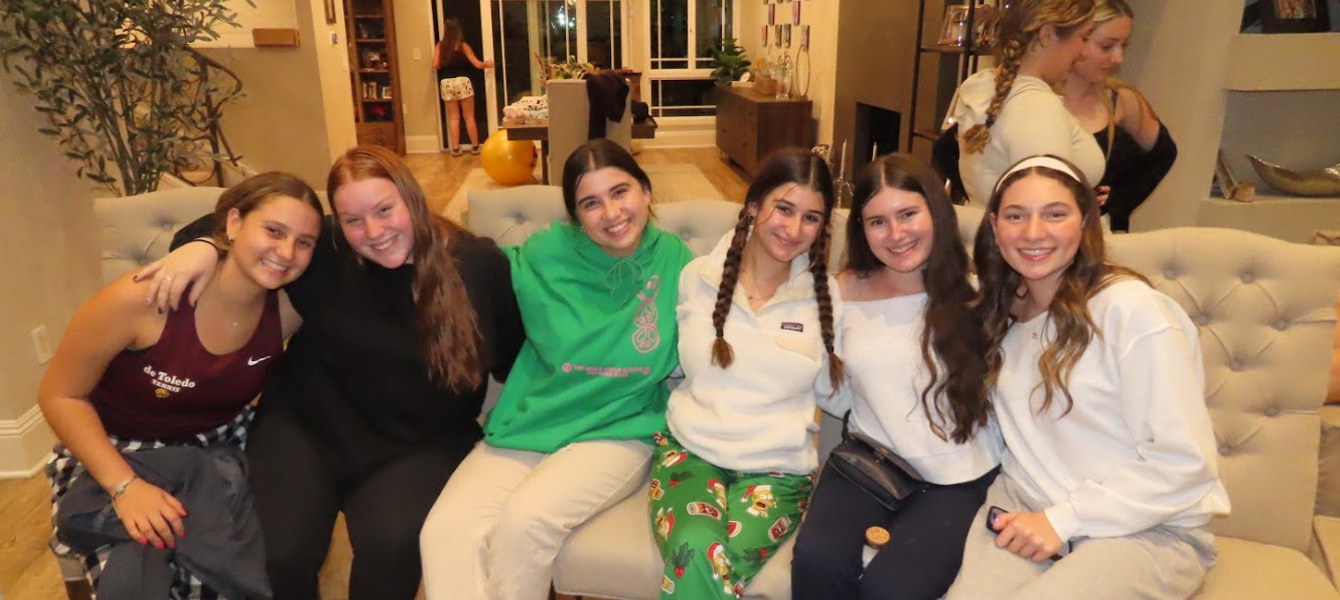 654ab618e9561151bdb812dc_dvashxechadspanight