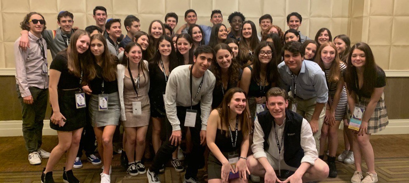 603916d5c94d2ada2f104adb_Tetzaveh Manhattan 2021 pic