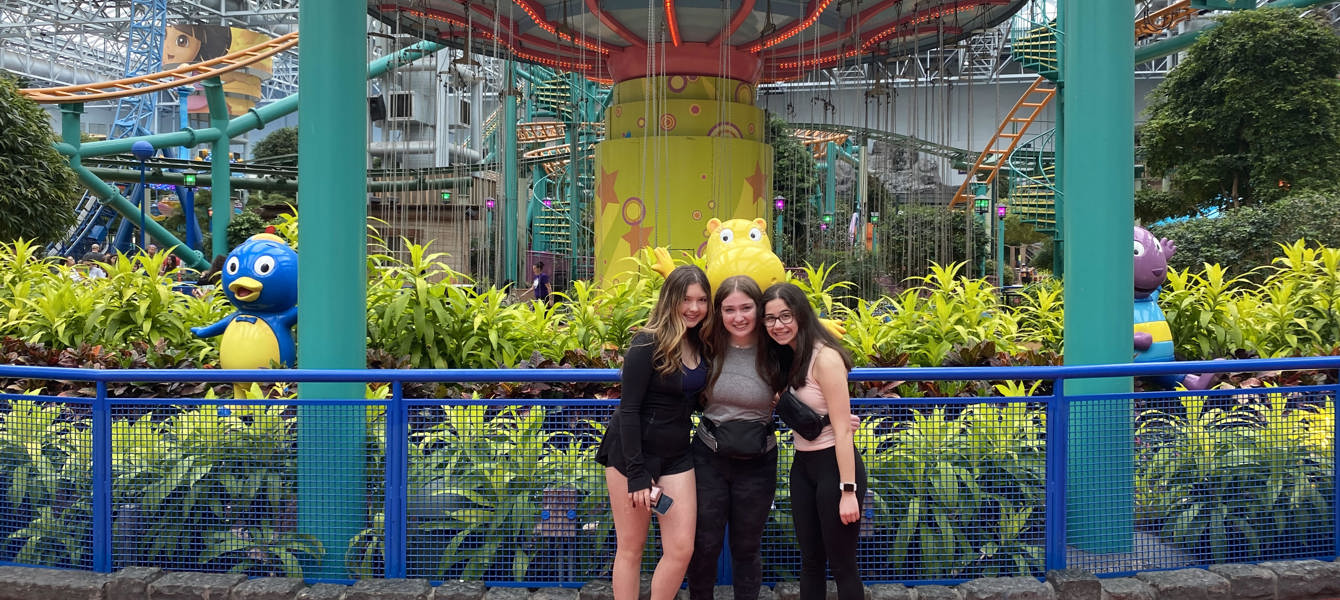 63406e4e02c15c616e549350_visiting regional friends at mall of america