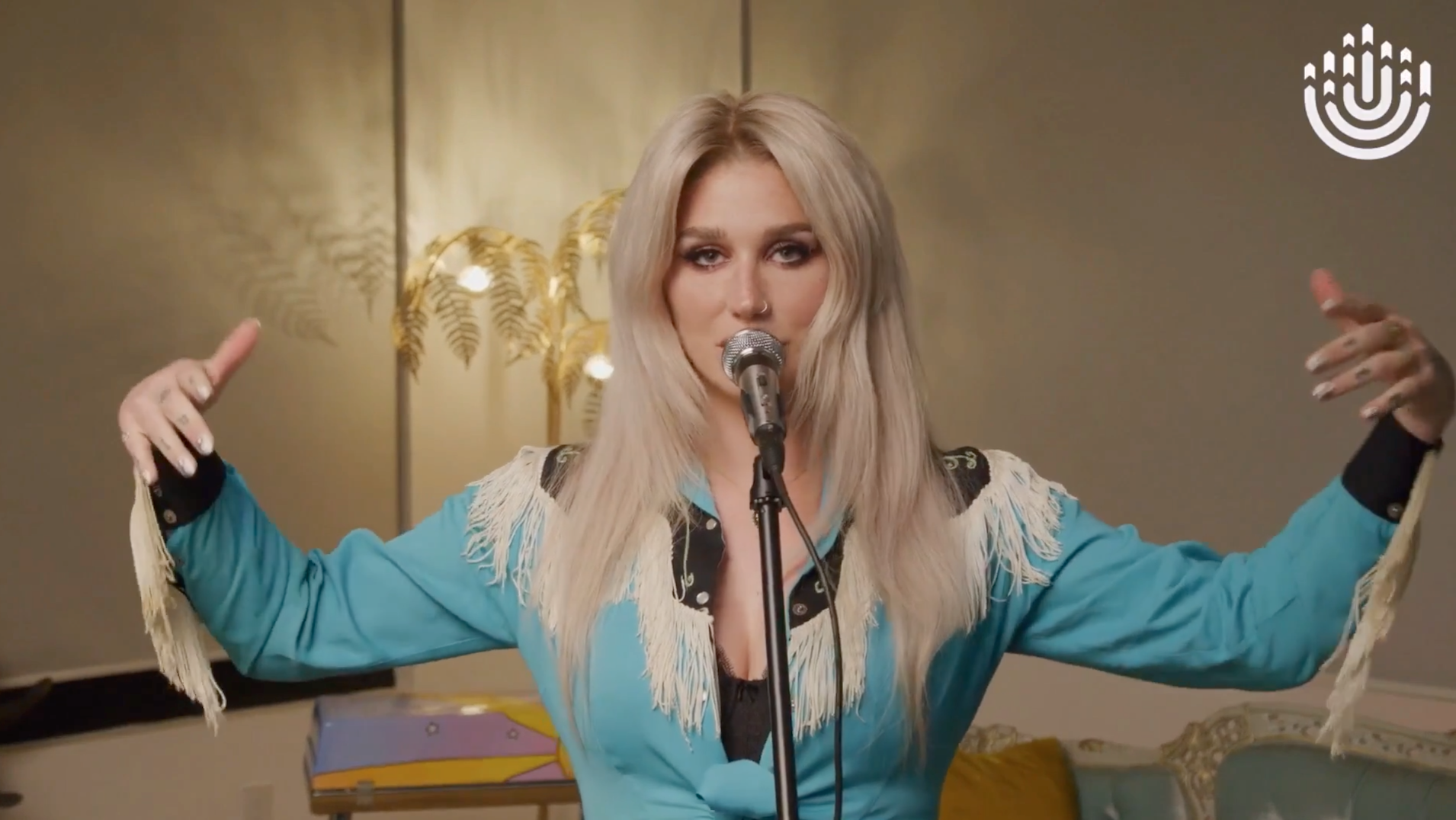 6026a24c01b1591c498279a1_Kesha 2-2