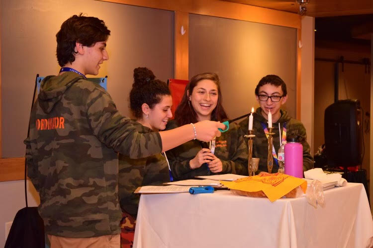 5f92e7019f3b239a8e2def7f_Wisco Shabbat Pic 2