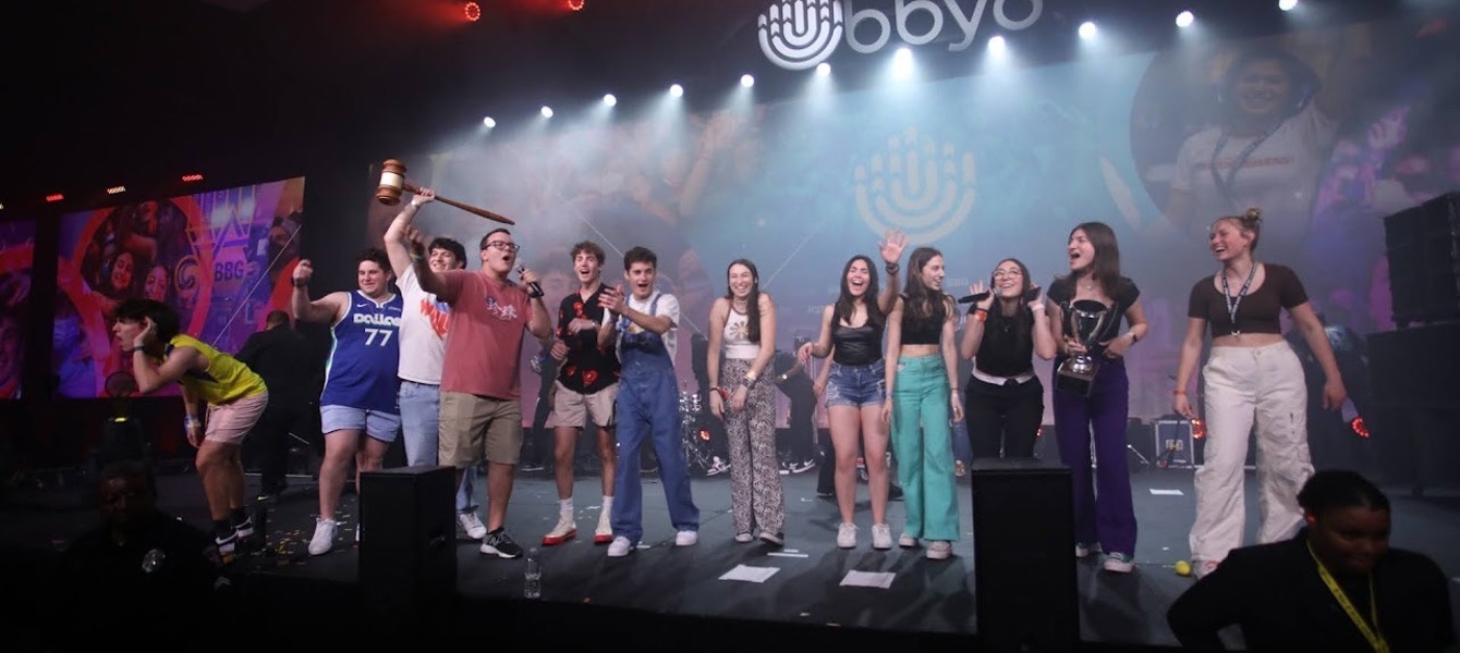 647ce335d1c0fb23a81a2c22_Levi