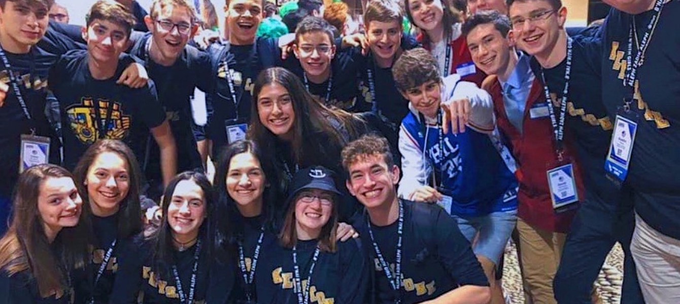 5f1af9cde505292ef96a58f3_KMR Shabbat Pic