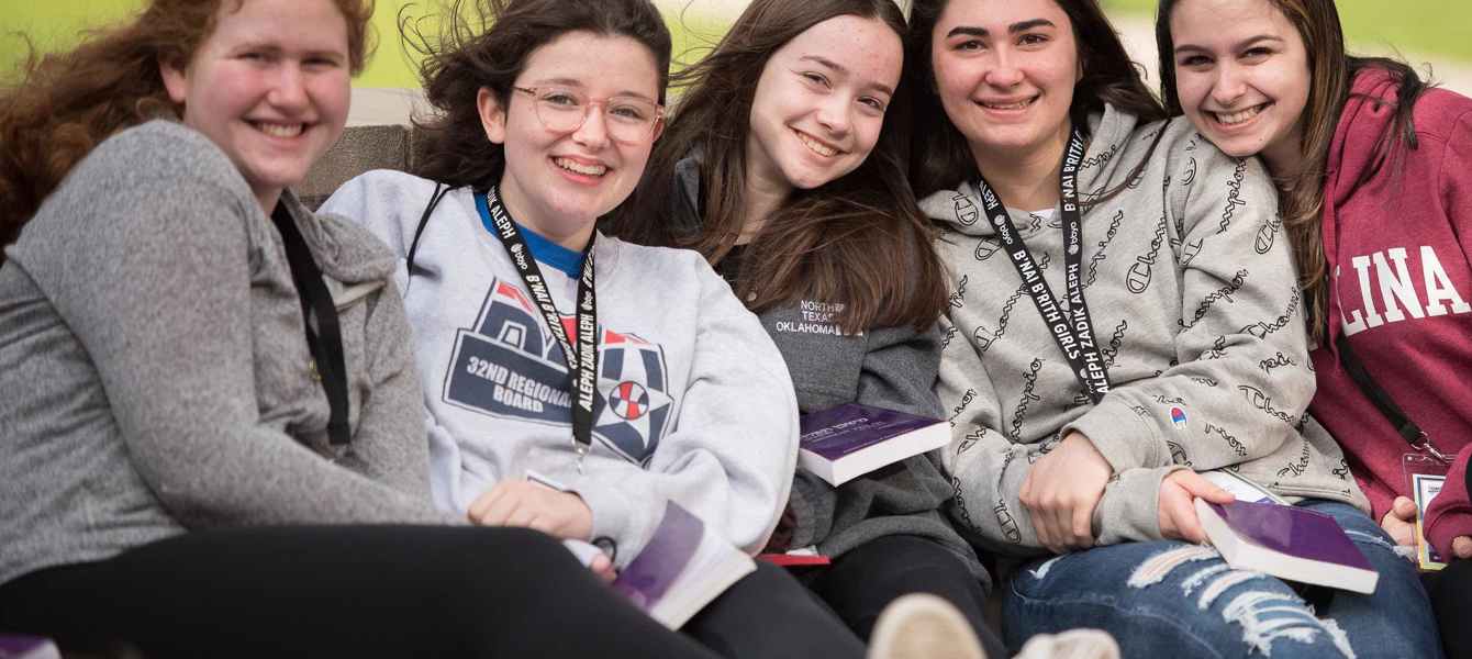 5ed907741f76ee9b0f7f08fd_Saturday-Selects-Kandel-16