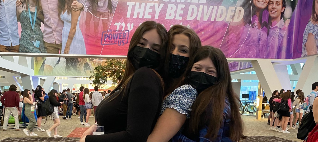 621192103402bb0e58885f79_Ella 1